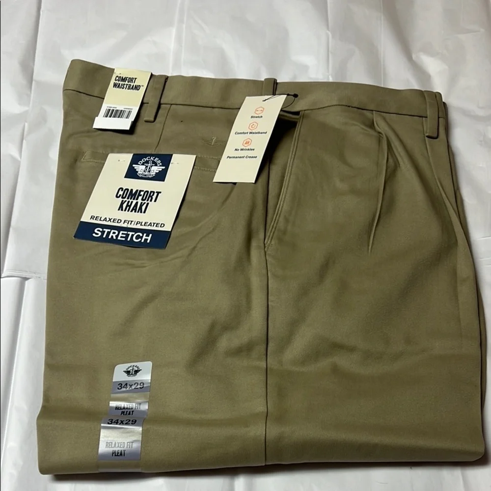 NWT Dockers Comfort Khaki Mens Pleated Pants